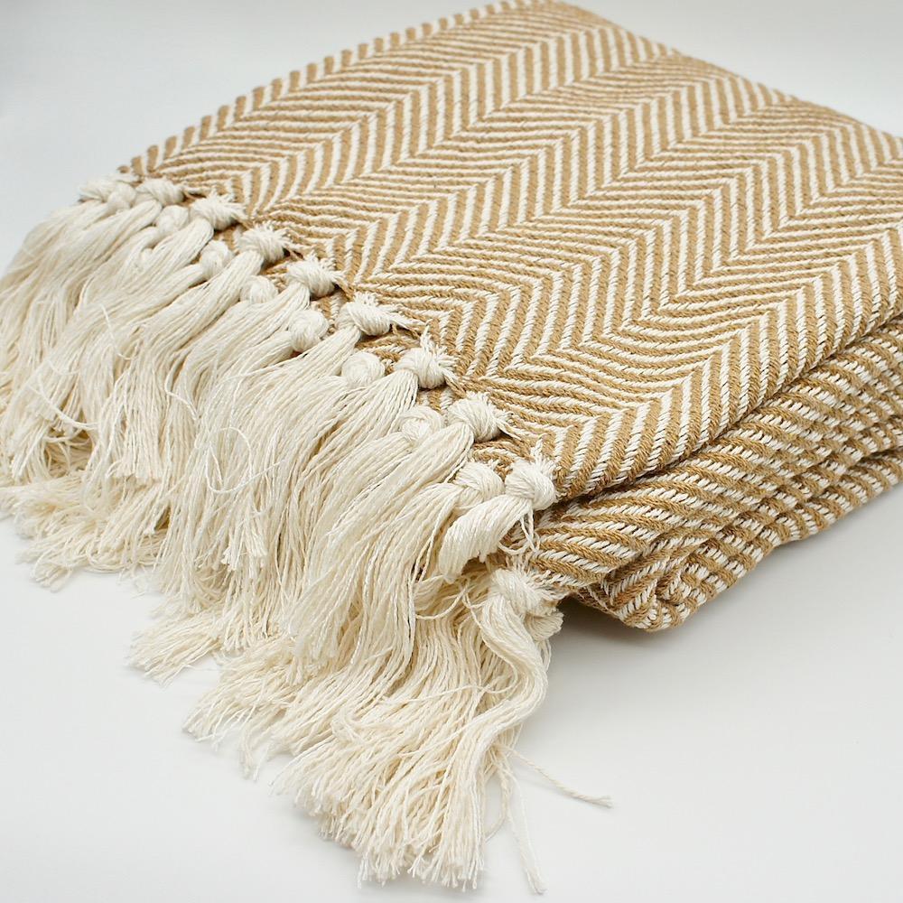 luisa-paix-o-plaid-coton-beige-chevrons-135x200-blanc-cass image 2
