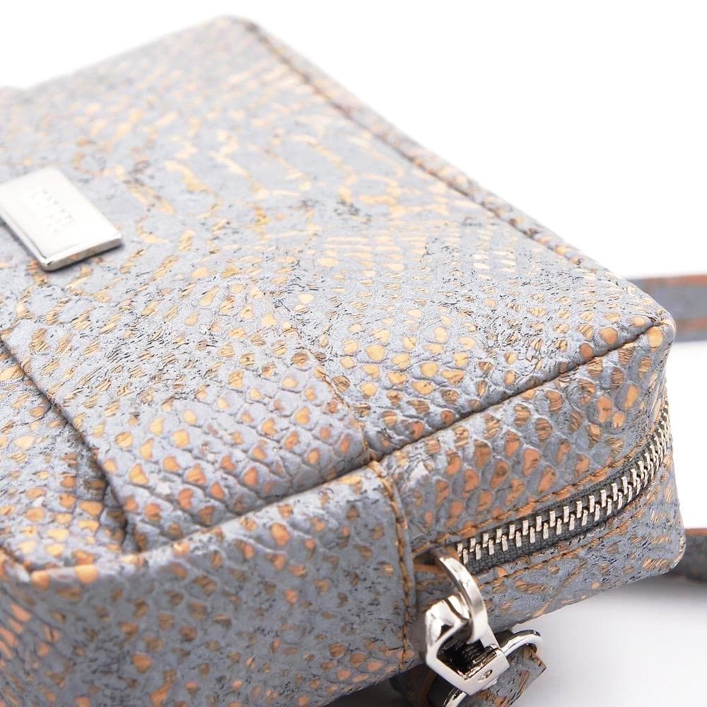 luisa-paix-o-accessoires-du-portugal-sac-banane-li-ge-gris-20cm image 5