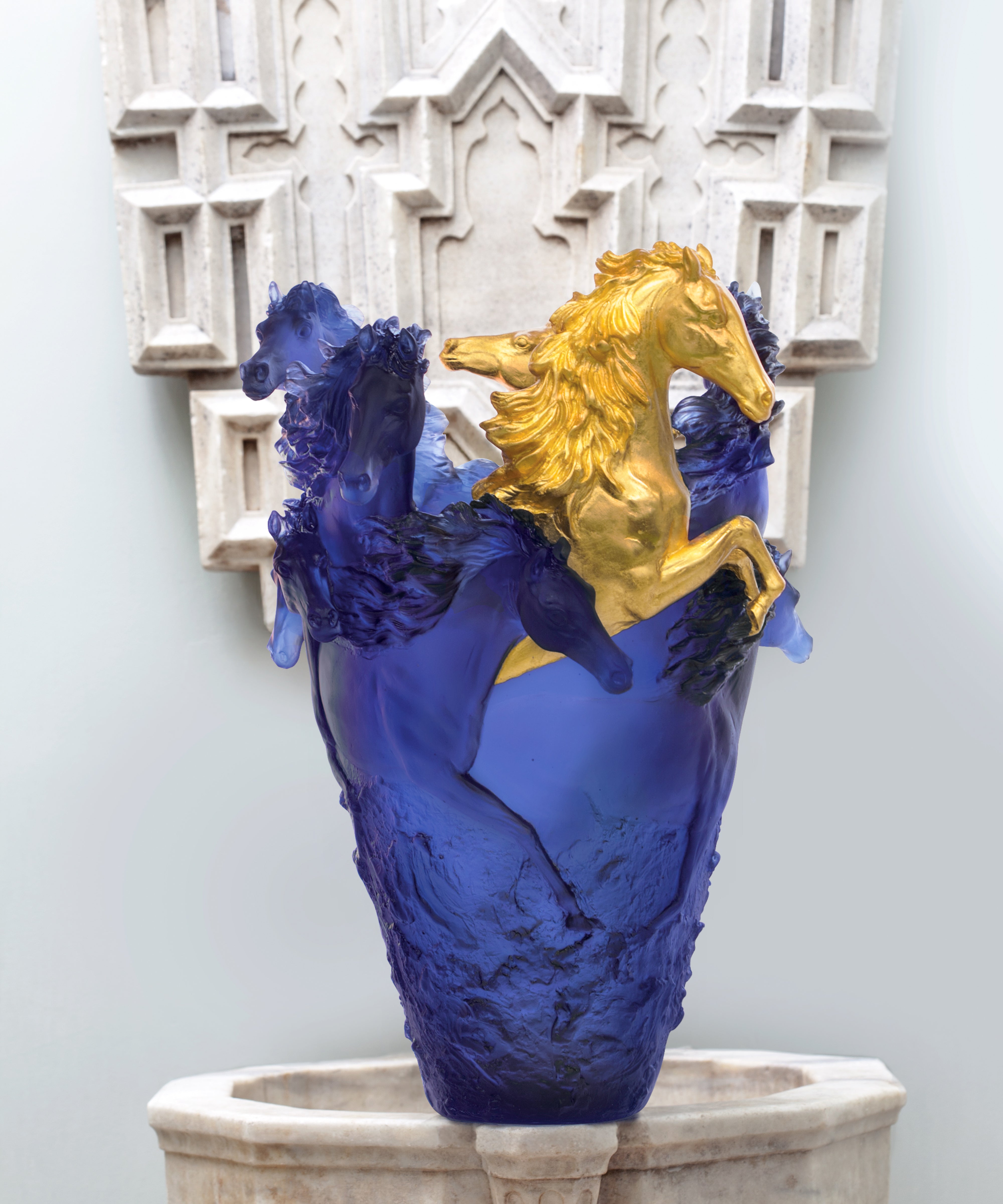 daum-cavalcade-vase-magnum-vase-bleu-dor image 2