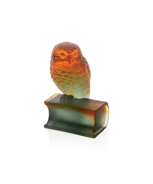 daum-univers-animalier-chouette-sur-livre-sculpture-ambre-gris image 1