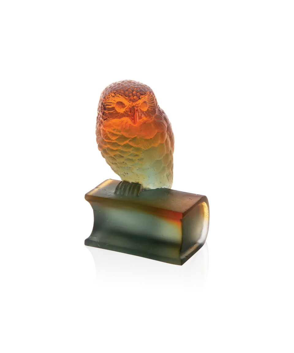 daum-univers-animalier-chouette-sur-livre-sculpture-ambre-gris image 1