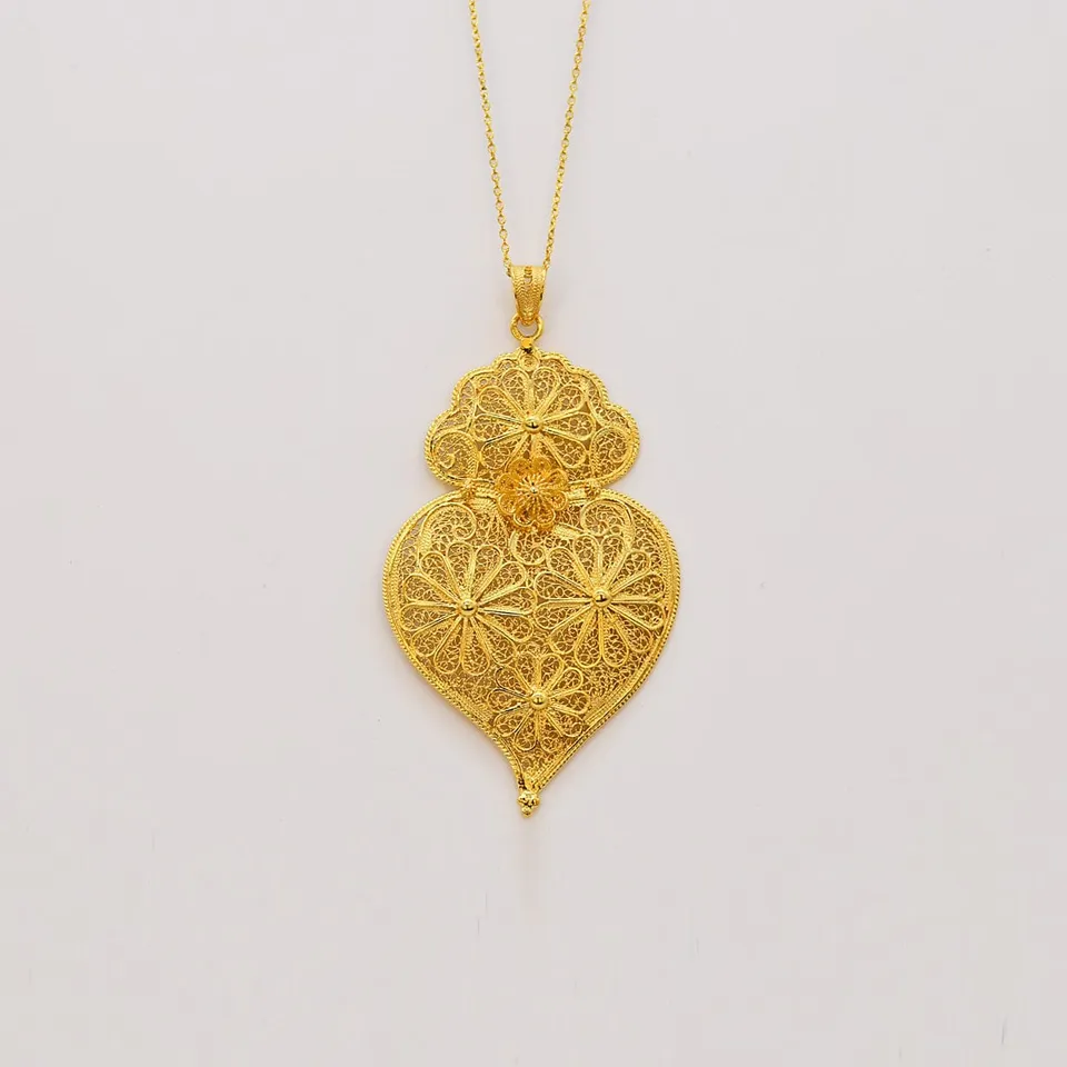 luisa-paix-o-cora-o-de-viana-pendentif-argent-dor-8-cm image 1