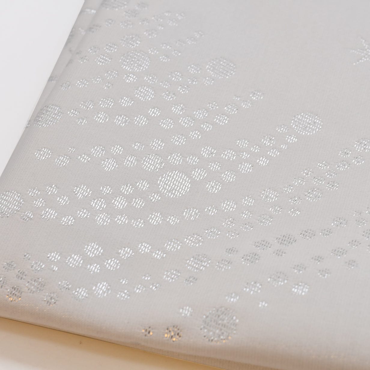 luisa-paix-o-festas-nappe-blanche-coton-motifs-argent-s image 3