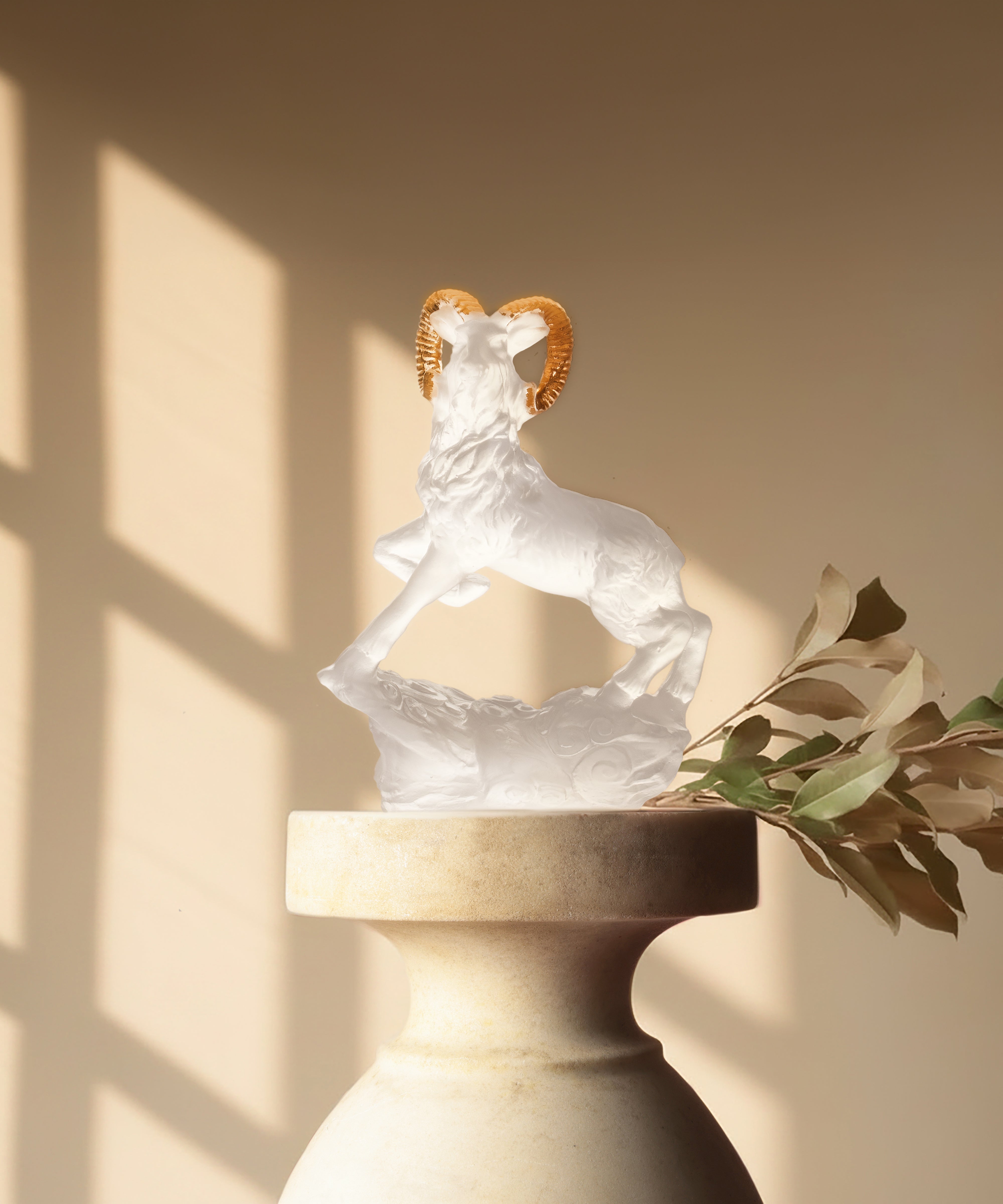 daum-horoscope-ch-vre-sculpture-blanc-et-or-128ex image 2