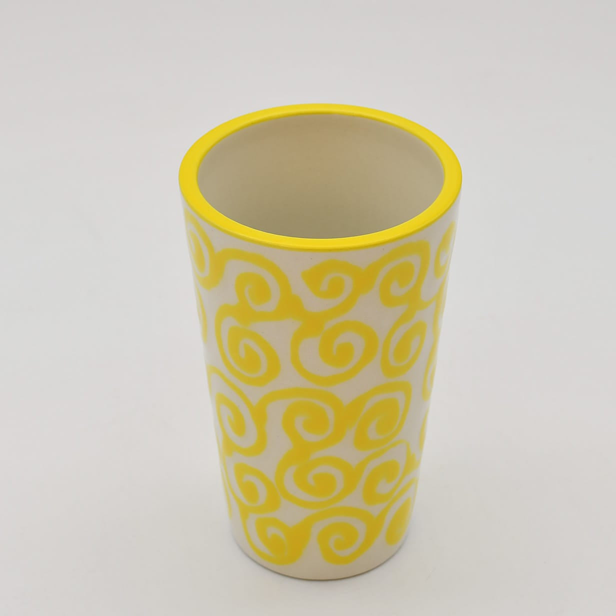 luisa-paix-o-redemoinho-mug-c-ramique-jaune-30cl image 3