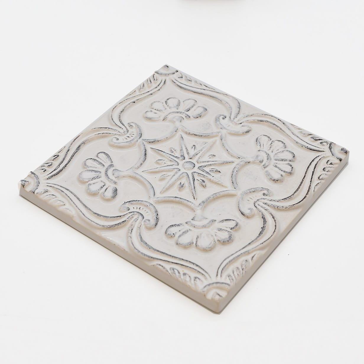 luisa-paix-o-padr-o-azulejo-relief-15x15-cm-c-ramique-maill-e-2 image 4