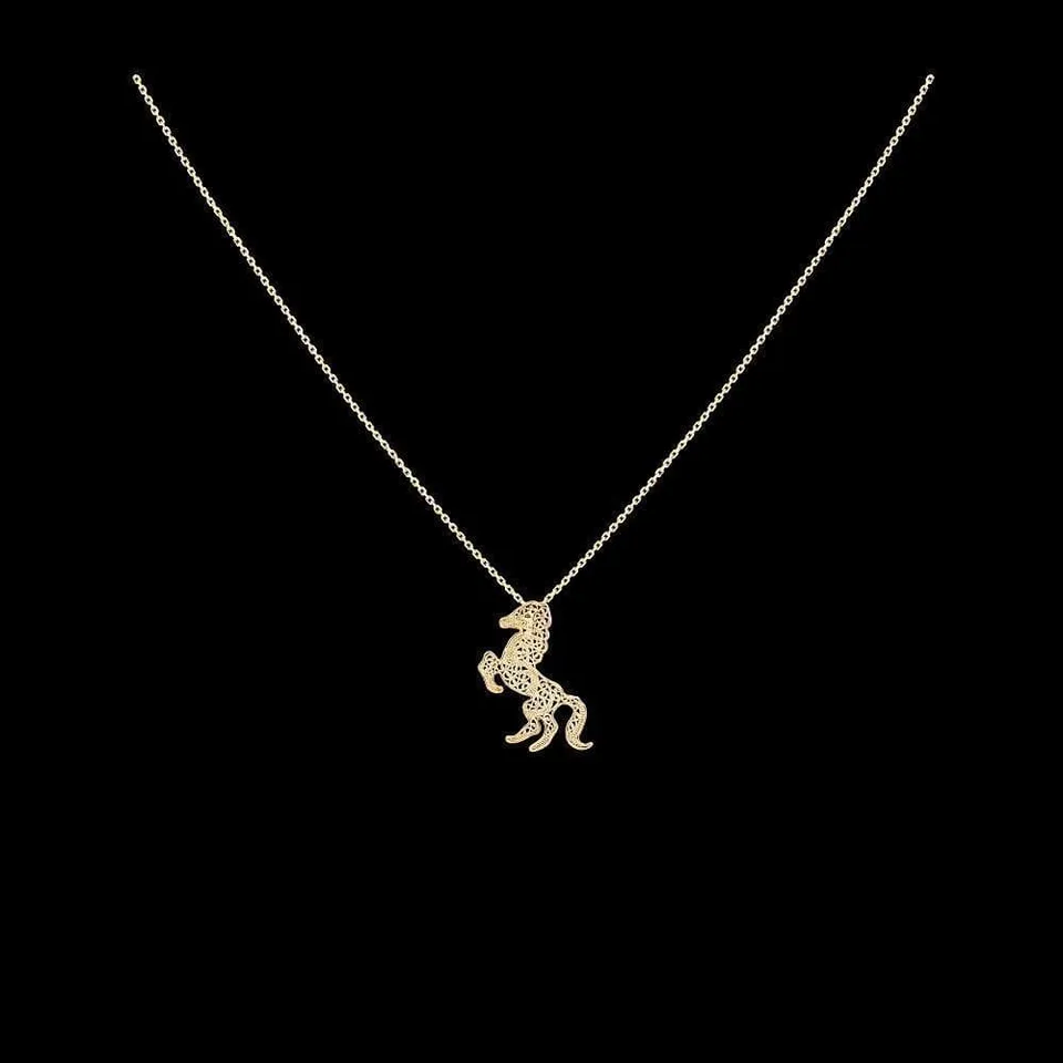 luisa-paix-o-cavalo-i-collier-argent-dor-filigrane-cheval image 1