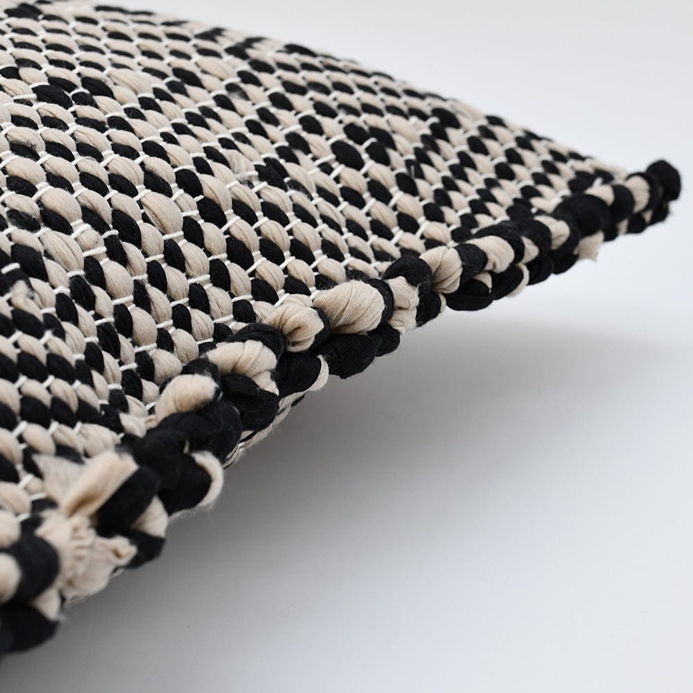luisa-paix-o-housse-de-coussin-fibres-recycl-es-noir-40x40cm image 3