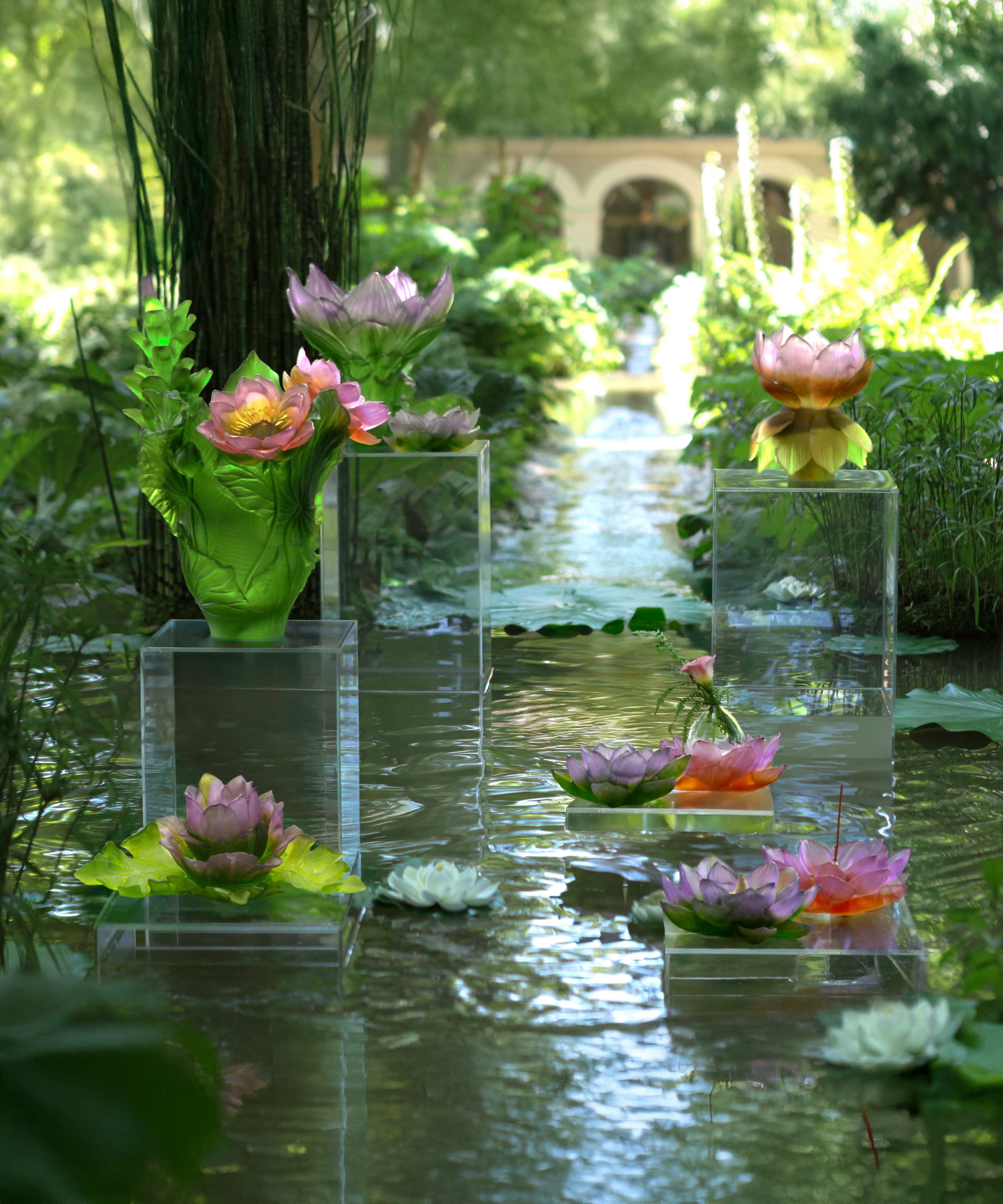 daum-univers-v-g-tal-jardin-de-lotus-vase-moyen-175-ex image 3