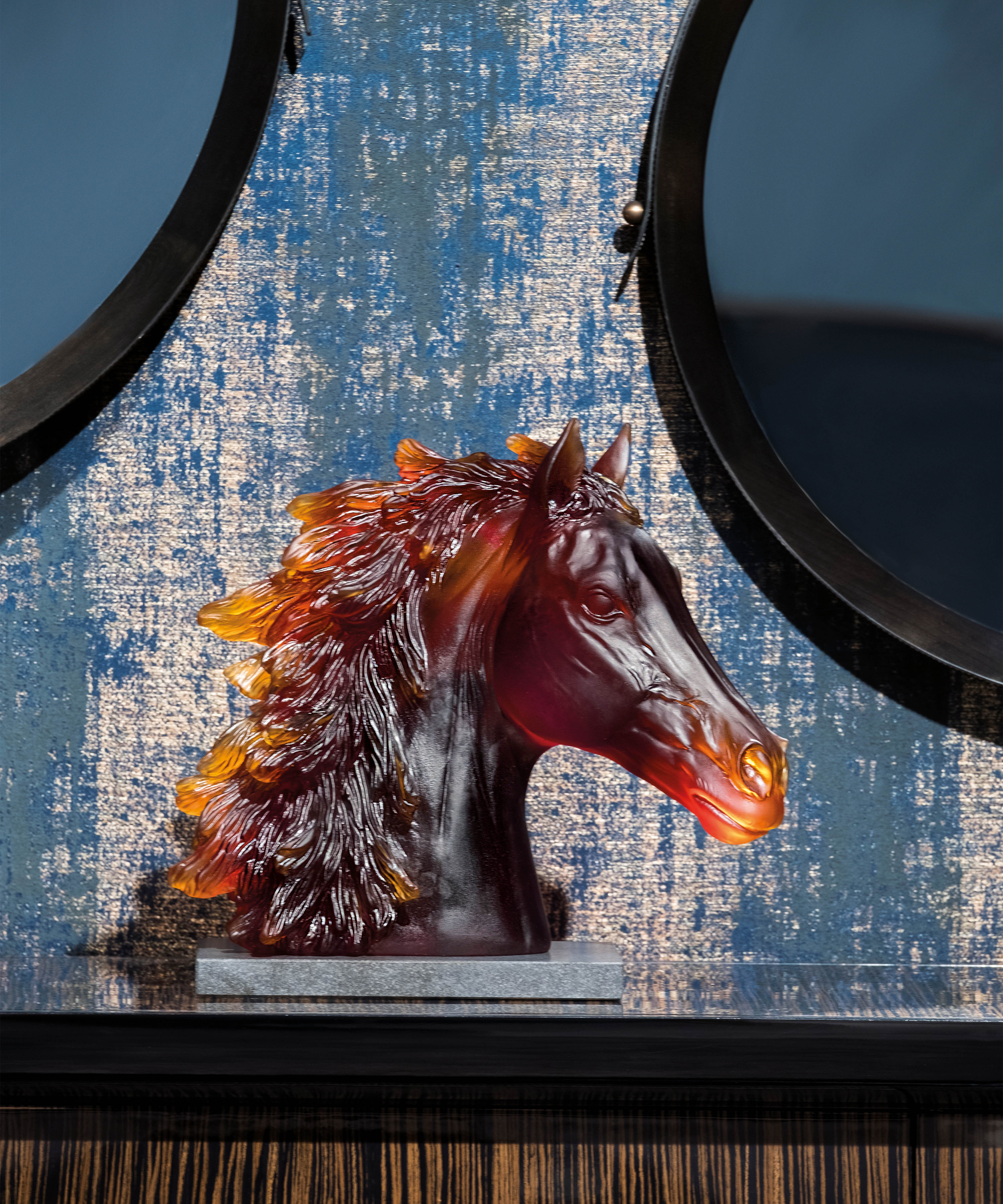 daum-univers-animalier-t-te-de-cheval-sculpture-cristal-ambre image 2