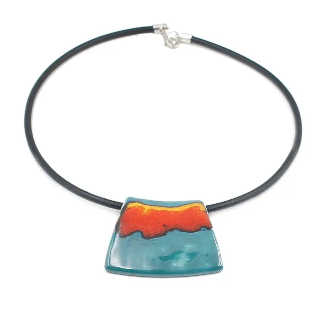 luisa-paix-o-collier-c-ramique-noite-vermelho-cuir-40cm image 1