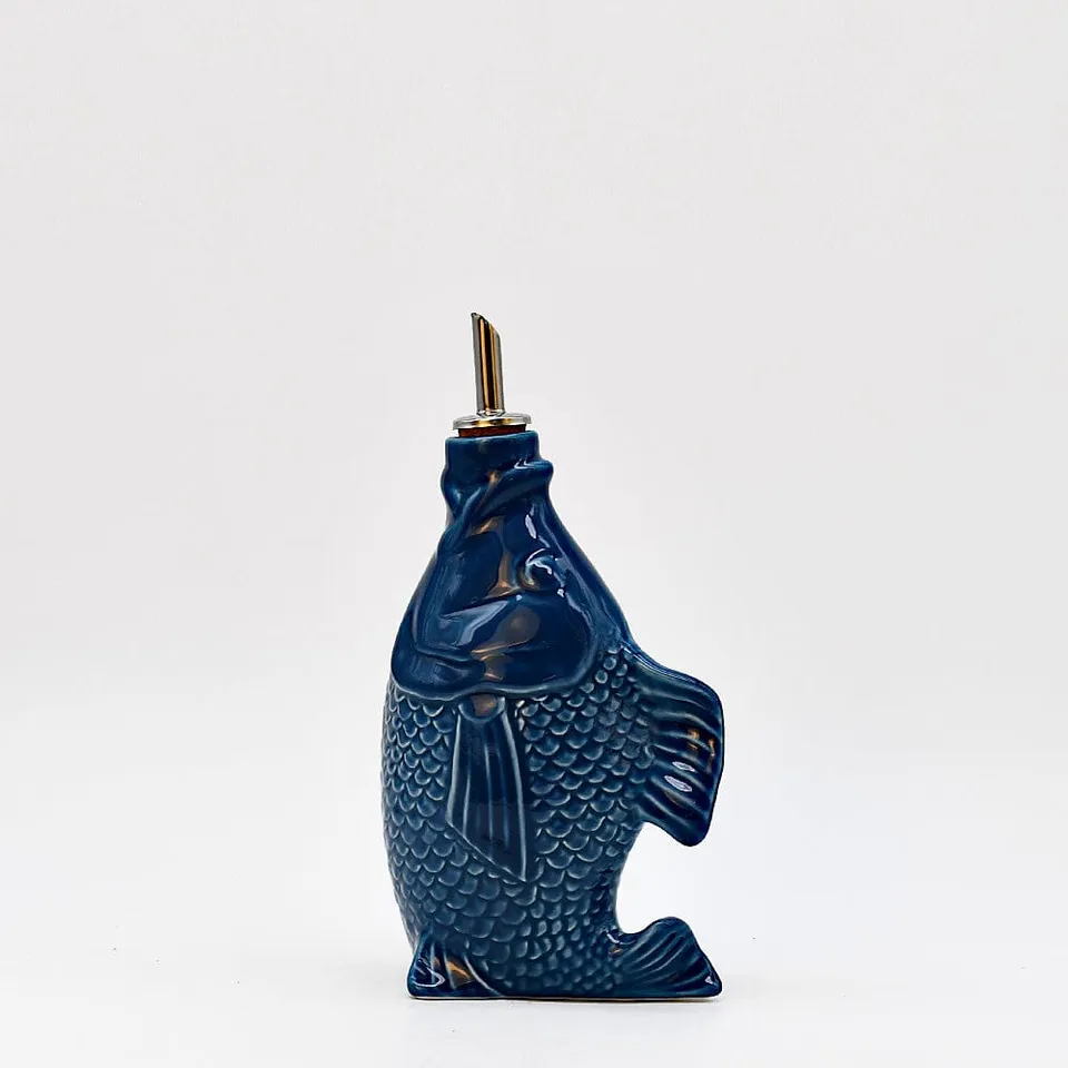 luisa-paix-o-carafe-huile-poisson-c-ramique-bleue-0-5l image 1