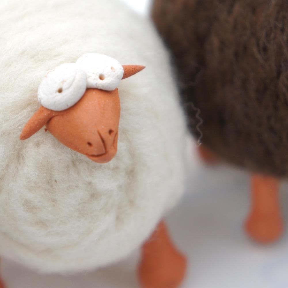 luisa-paix-o-ovelha-beje-peluche-d-corative-mouton-beige-laine image 4