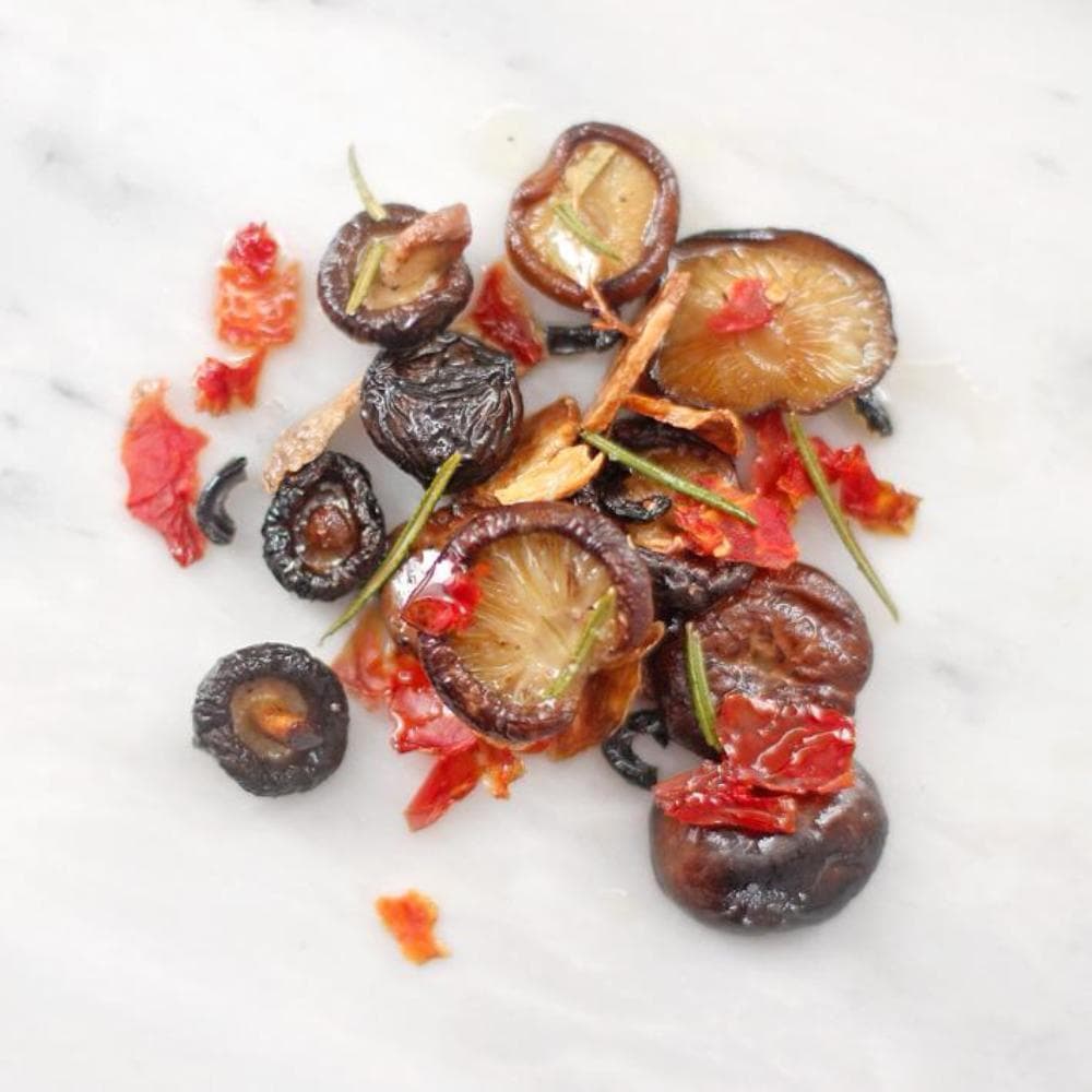 luisa-paix-o-picerie-fine-tube-tomates-olives-noires-salade image 2