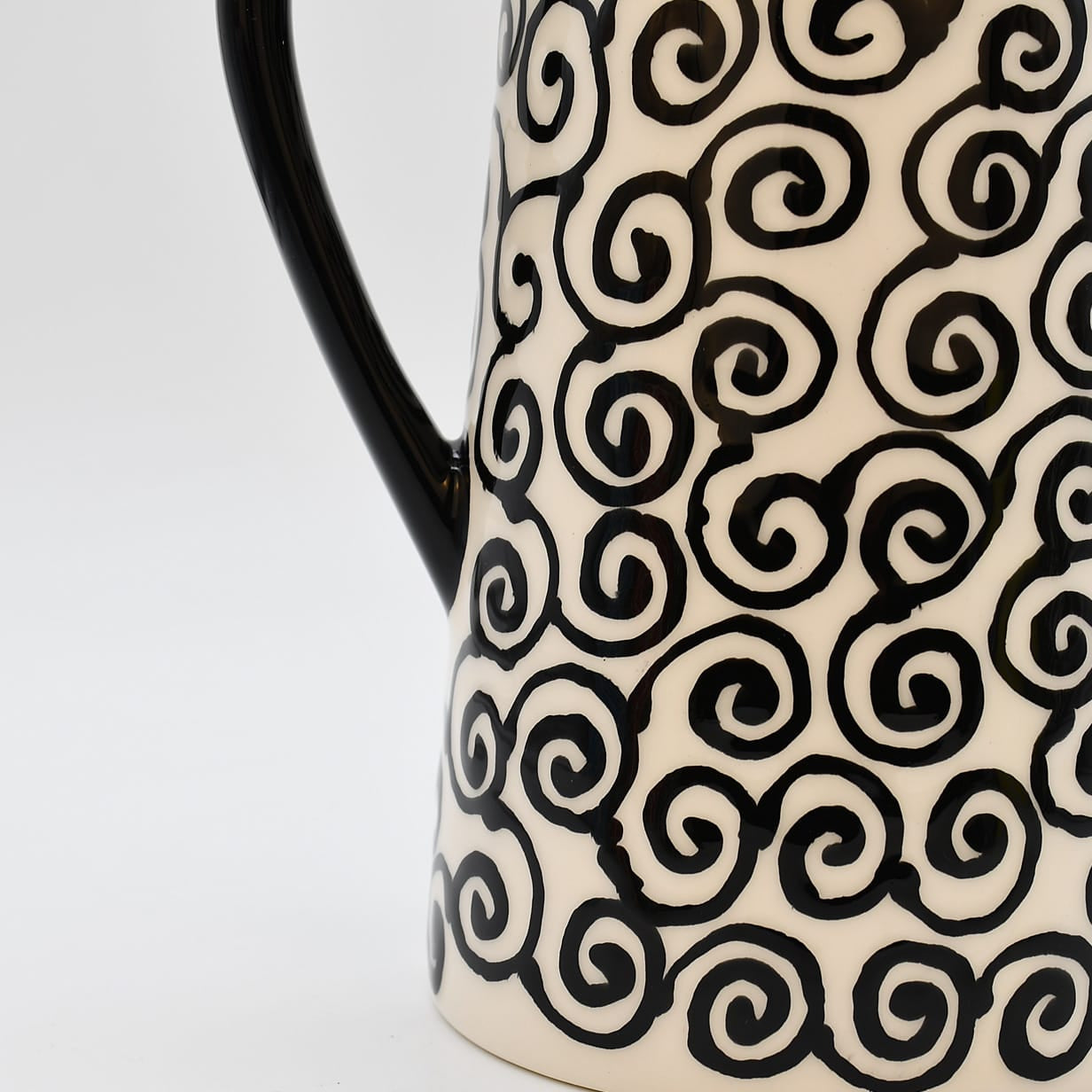 luisa-paix-o-redemoinho-carafe-c-ramique-noire-1-l image 5