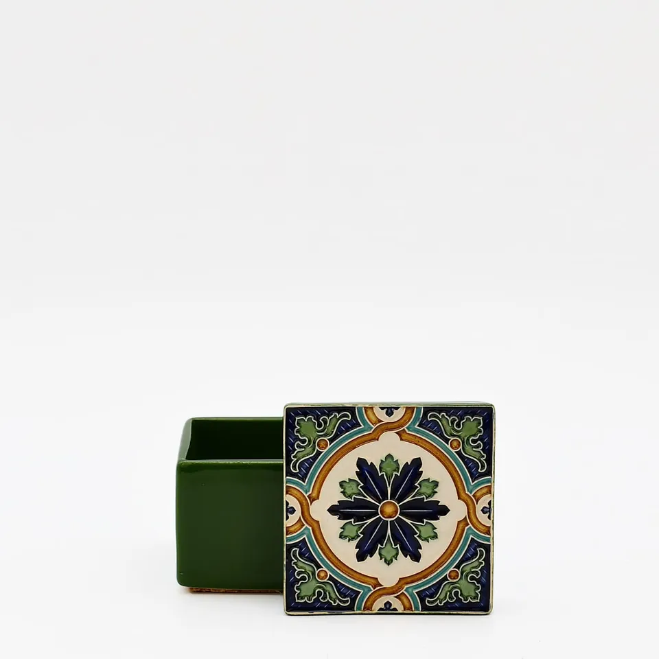 luisa-paix-o-azulejos-bo-te-secrets-c-ramique-verte-6x6cm image 1