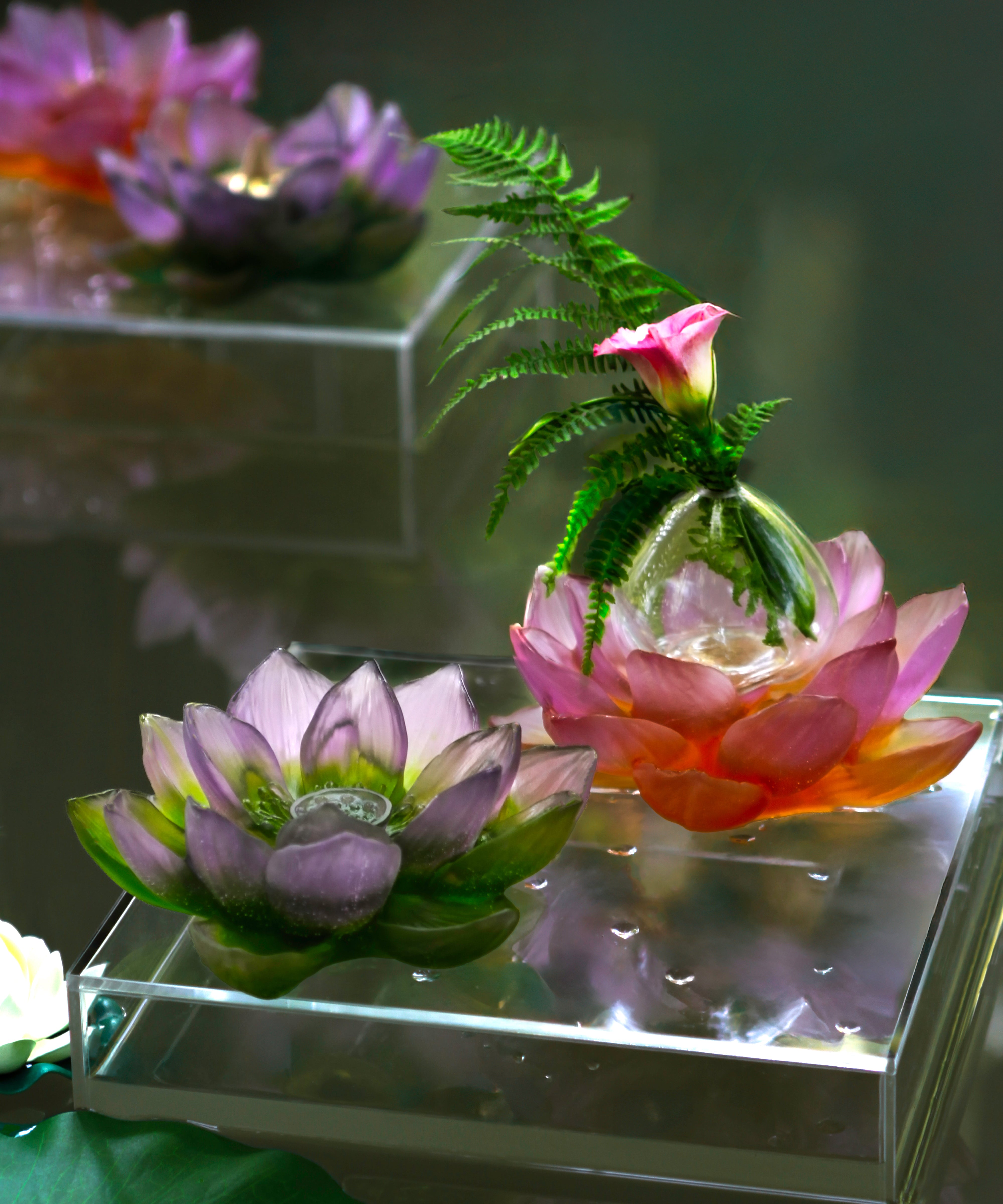 daum-jardin-de-lotus-fleur-d-corative-violet-vert image 2