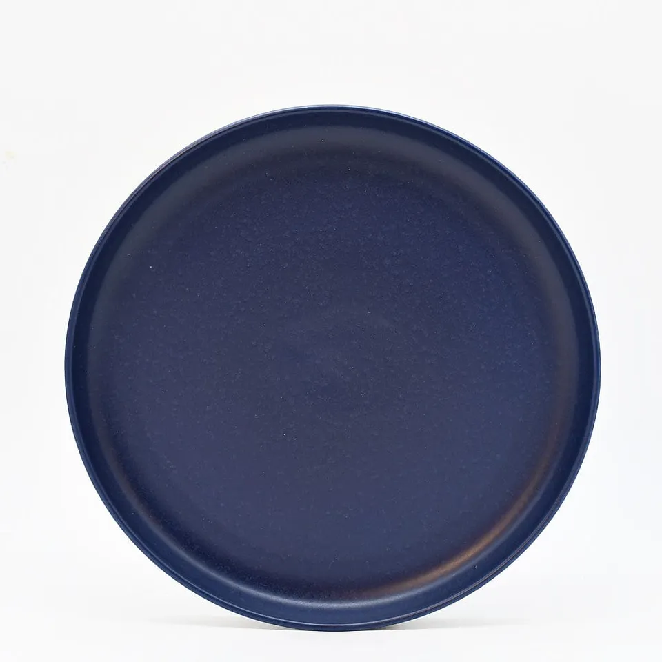 luisa-paix-o-pacifica-assiette-en-gr-s-bleue-27-cm-mate image 1