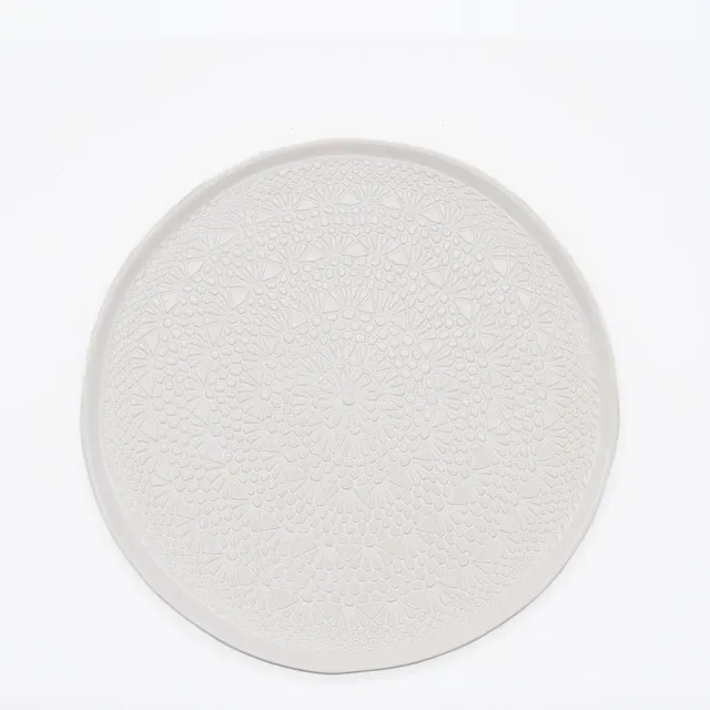 luisa-paix-o-carimbada-assiette-blanche-27-cm-artisanale image 1