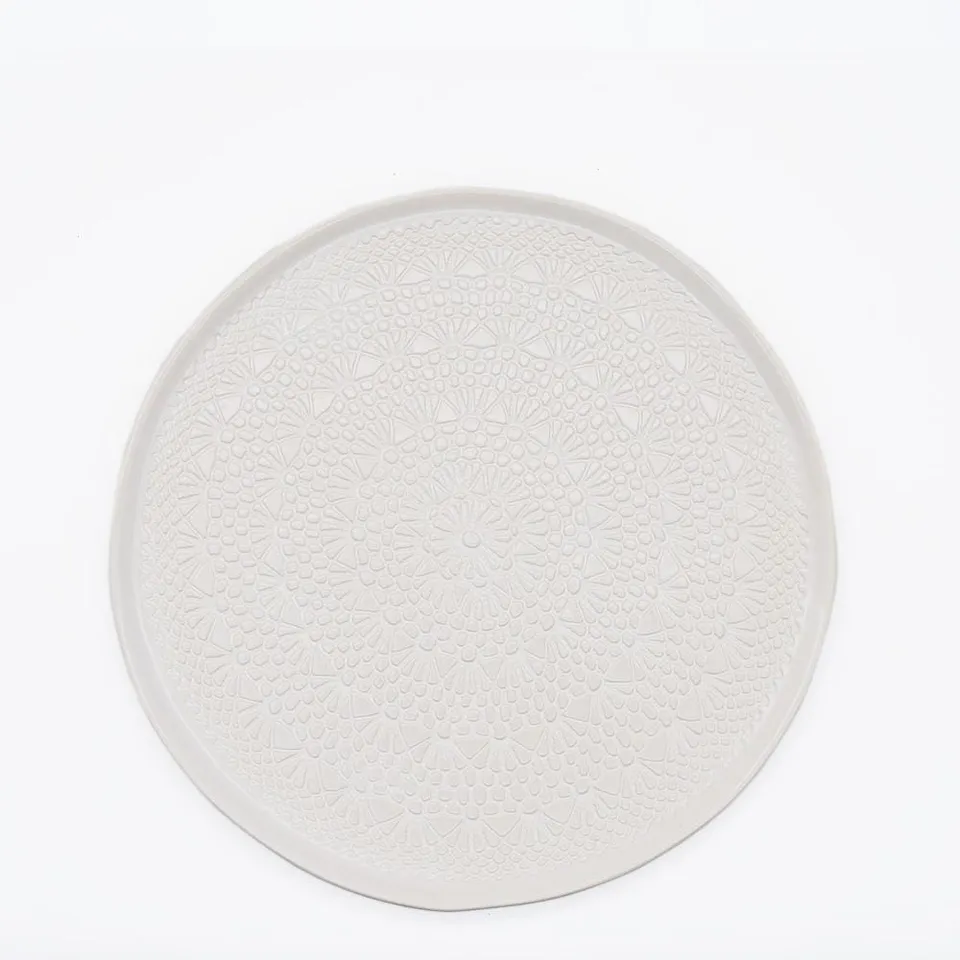 luisa-paix-o-carimbada-assiette-blanche-27-cm-artisanale image 1