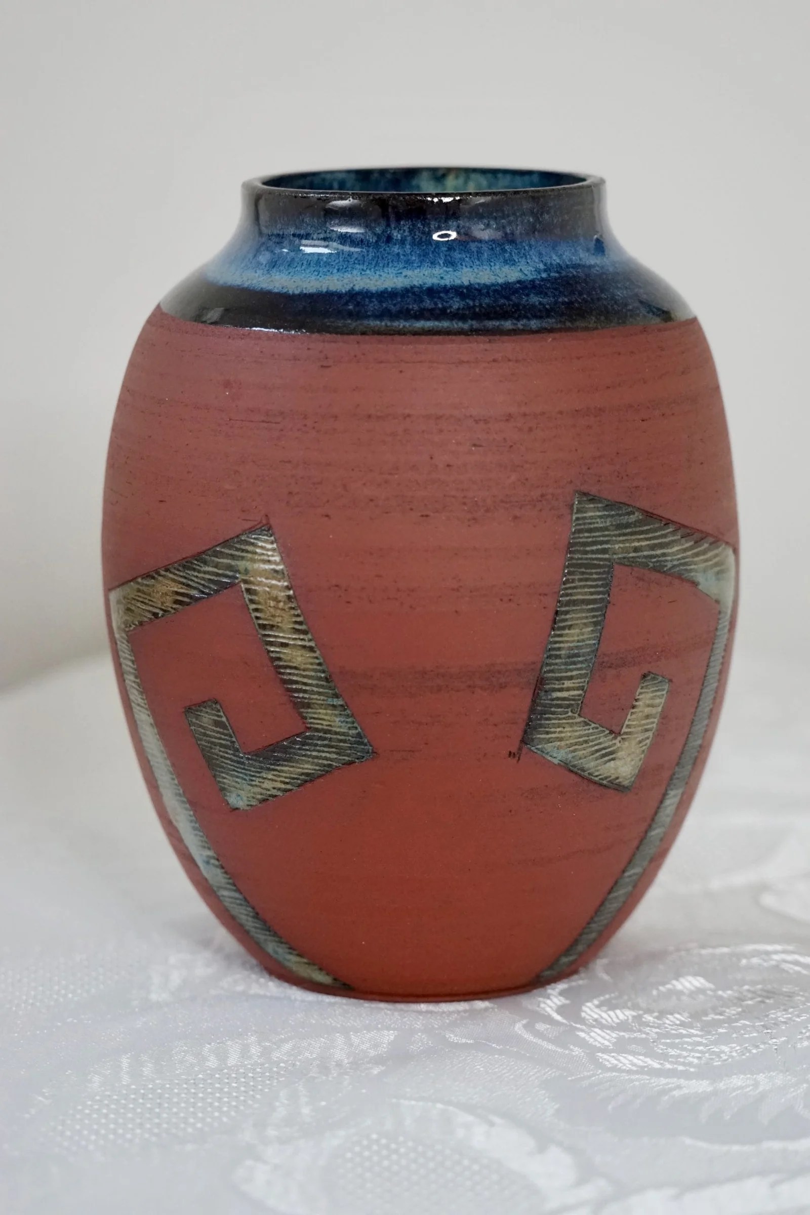 l-atelier-c-gaia-vase-gr-s-rouge-col-bleu-14-cm image 1
