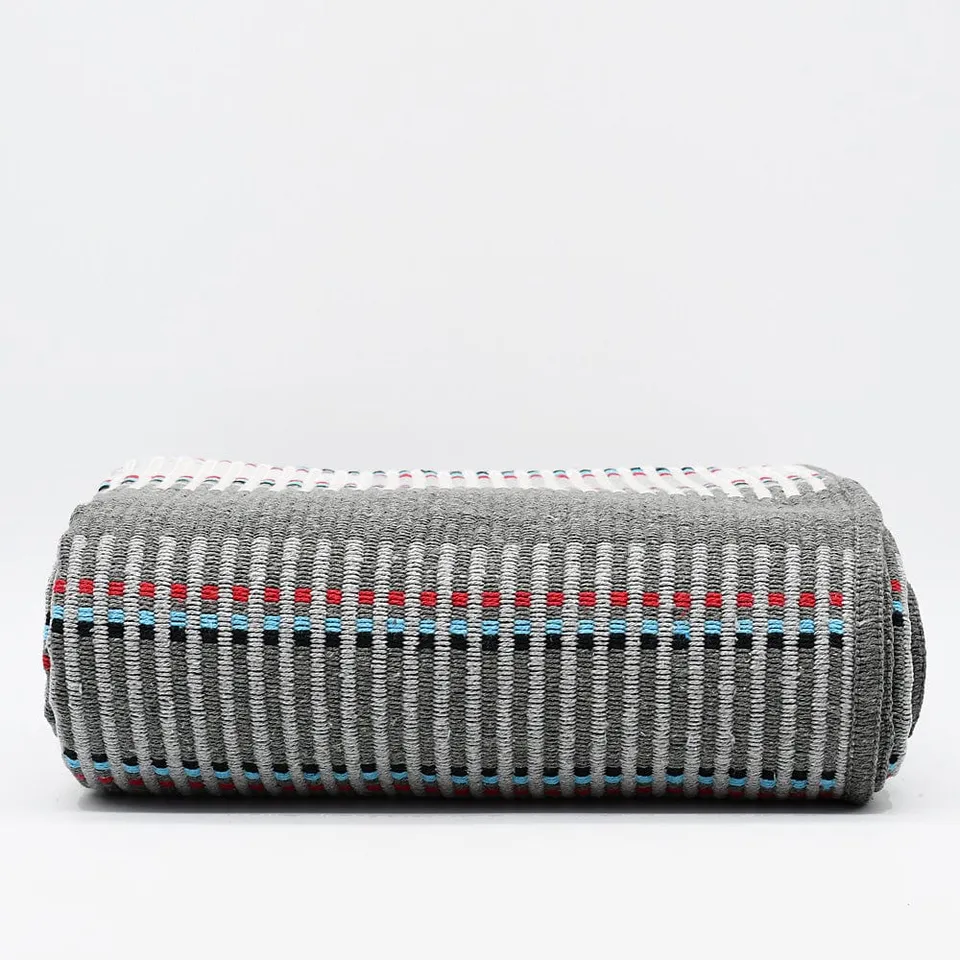 luisa-paix-o-manta-de-mira-de-aire-plaid-gris-turquoise-200x140 image 1