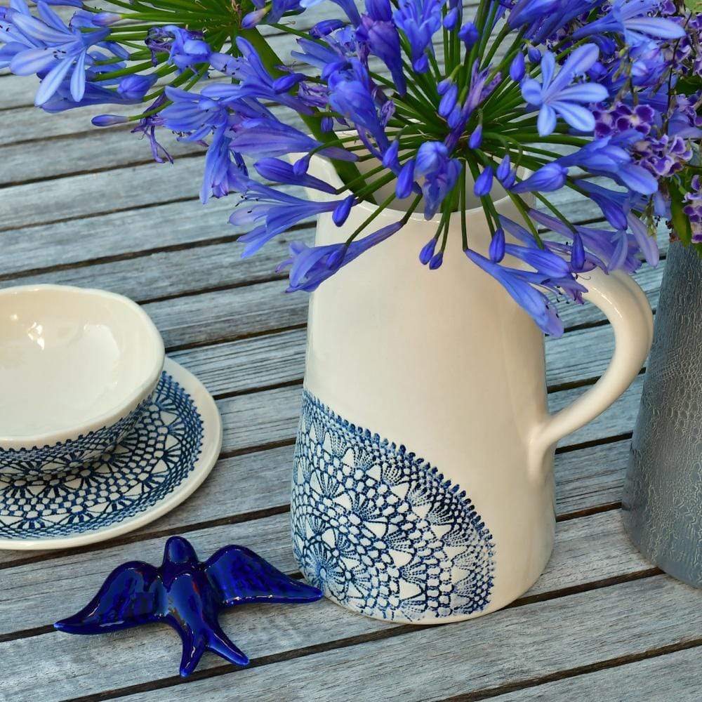 luisa-paix-o-vaisselle-portugaise-carafe-renda-bleue-24-cm image 5