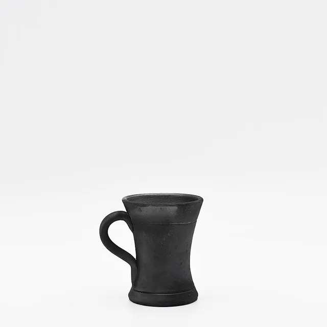 luisa-paix-o-bisalh-es-tasse-en-terre-cuite-noire-10-cm image 1