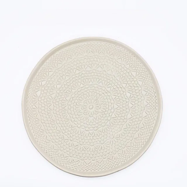 luisa-paix-o-carimbada-assiette-c-ramique-beige-27-cm-artisanale image 1