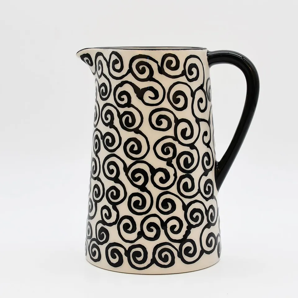 luisa-paix-o-redemoinho-carafe-c-ramique-noire-1-l image 1