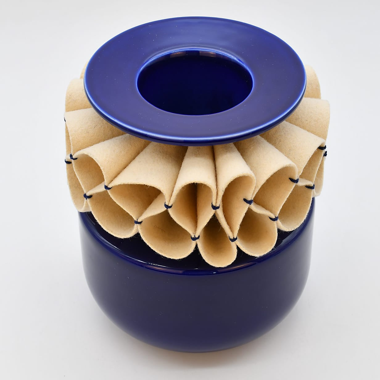 luisa-paix-o-a-jarra-de-rufos-vase-c-ramique-bleu-20cm image 3