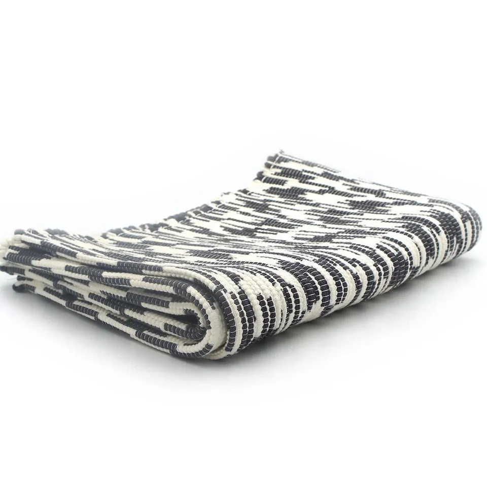 luisa-paix-o-tapis-coton-gris-blanc-150x50 image 1