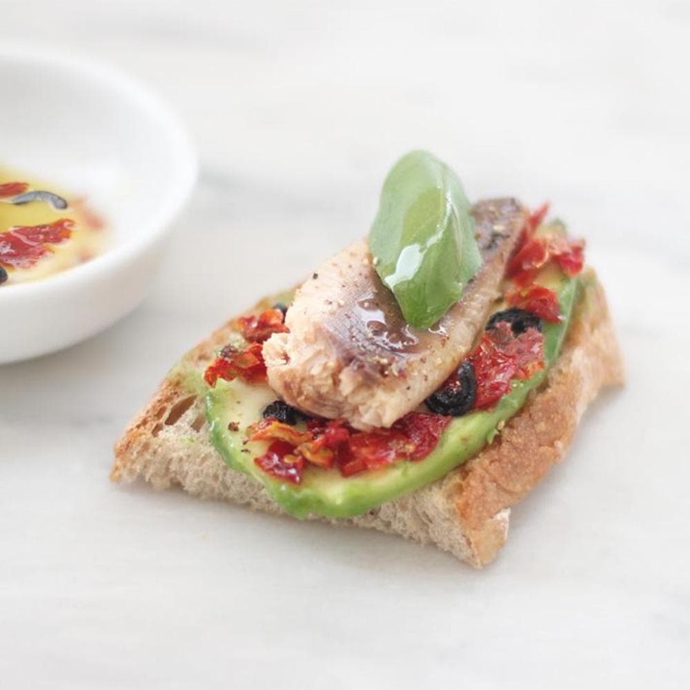 luisa-paix-o-picerie-fine-tube-tomates-olives-noires-salade image 4