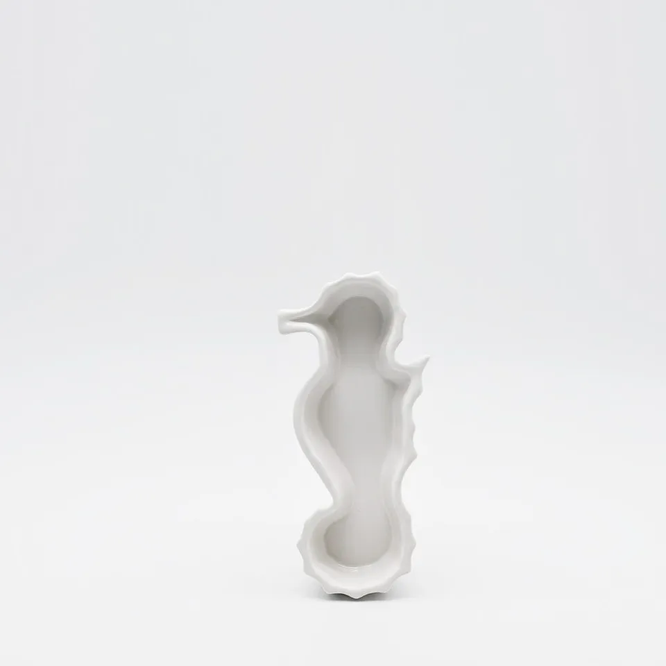 luisa-paix-o-hippocampe-petit-plat-c-ramique-blanche-18cm image 1