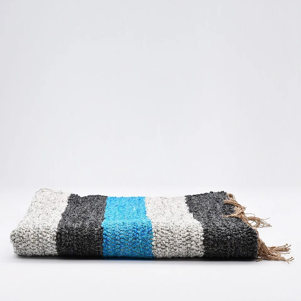 luisa-paix-o-linge-de-maison-du-portugal-tapis-ray-turquoise-gris-110x60 image 1