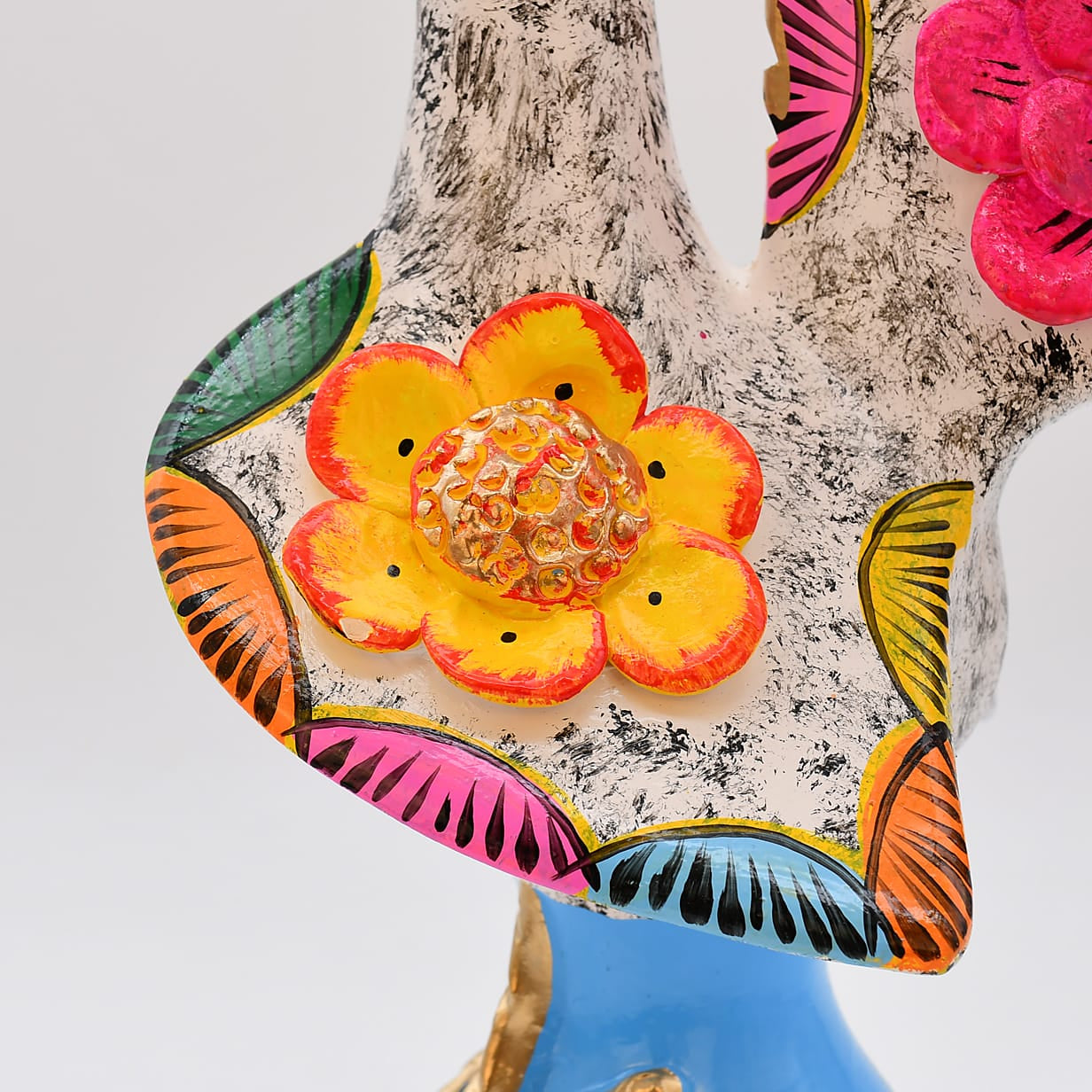 luisa-paix-o-coq-de-barcelos-40cm-blanc-figurine-c-ramique-unique image 5
