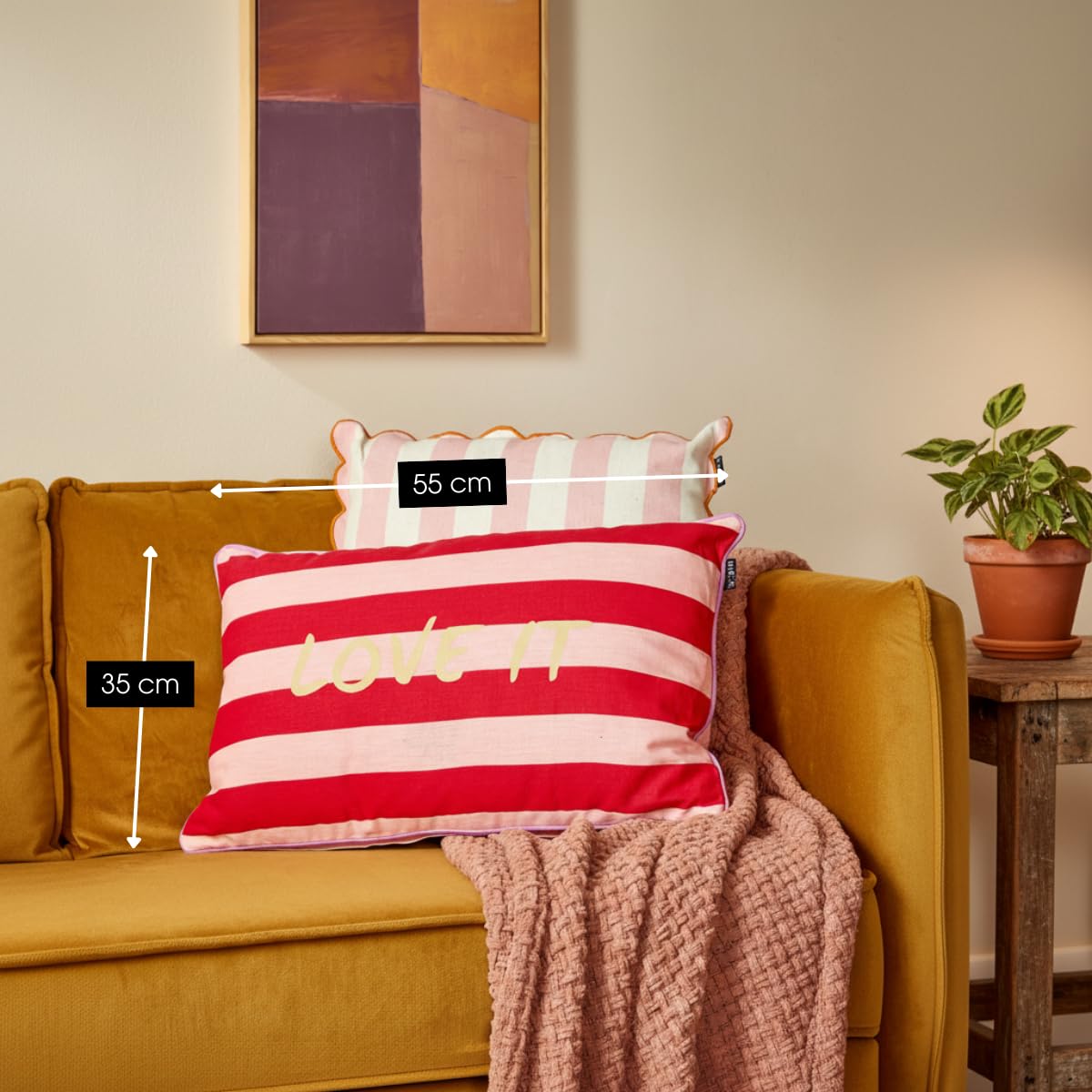 mica-decorations-love-it-coussin-d-coratif-55x35cm-rouge-rose image 2