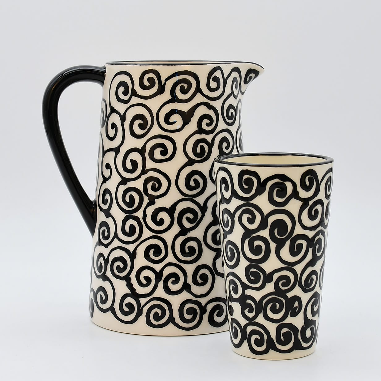 luisa-paix-o-redemoinho-carafe-c-ramique-noire-1-l image 3