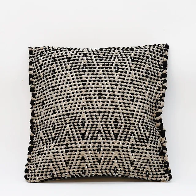 luisa-paix-o-housse-de-coussin-fibres-recycl-es-noir-40x40cm image 1