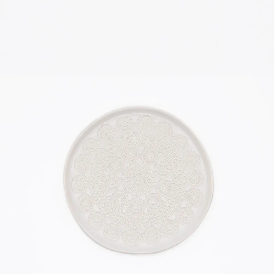 luisa-paix-o-flores-assiette-blanche-20cm-c-ramique-artisanale image 1
