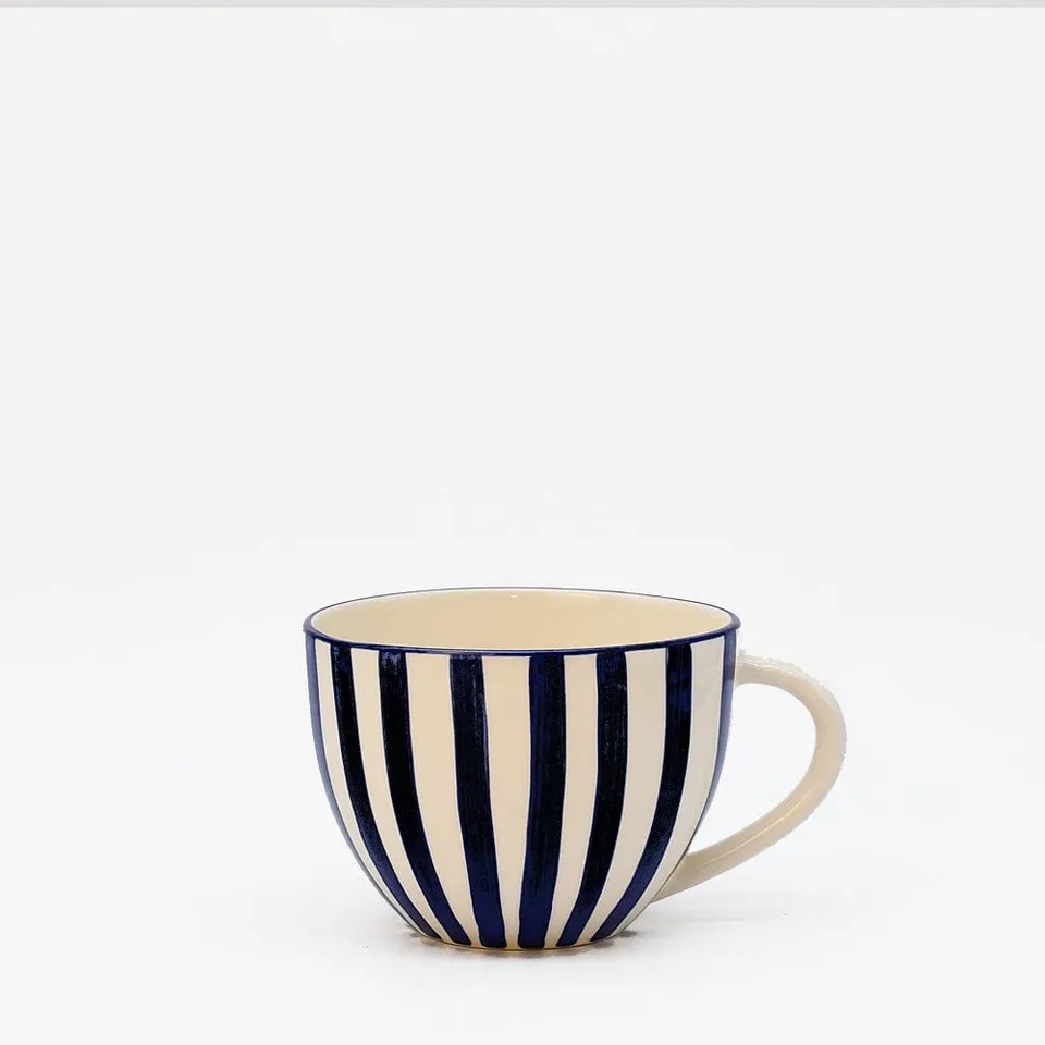 luisa-paix-o-costa-nova-mar-grande-tasse-c-ramique-noire-13-cm image 1