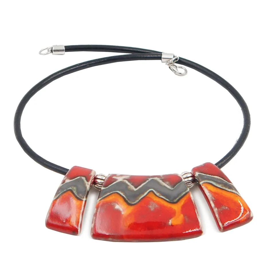 luisa-paix-o-collier-c-ramique-cuir-vermelho-45-cm image 1