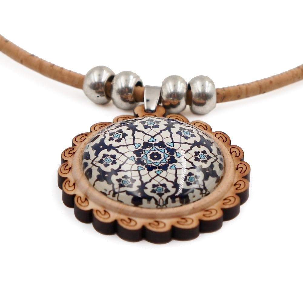 luisa-paix-o-bijoux-du-portugal-collier-li-ge-pendentif-azulejos-bois image 2