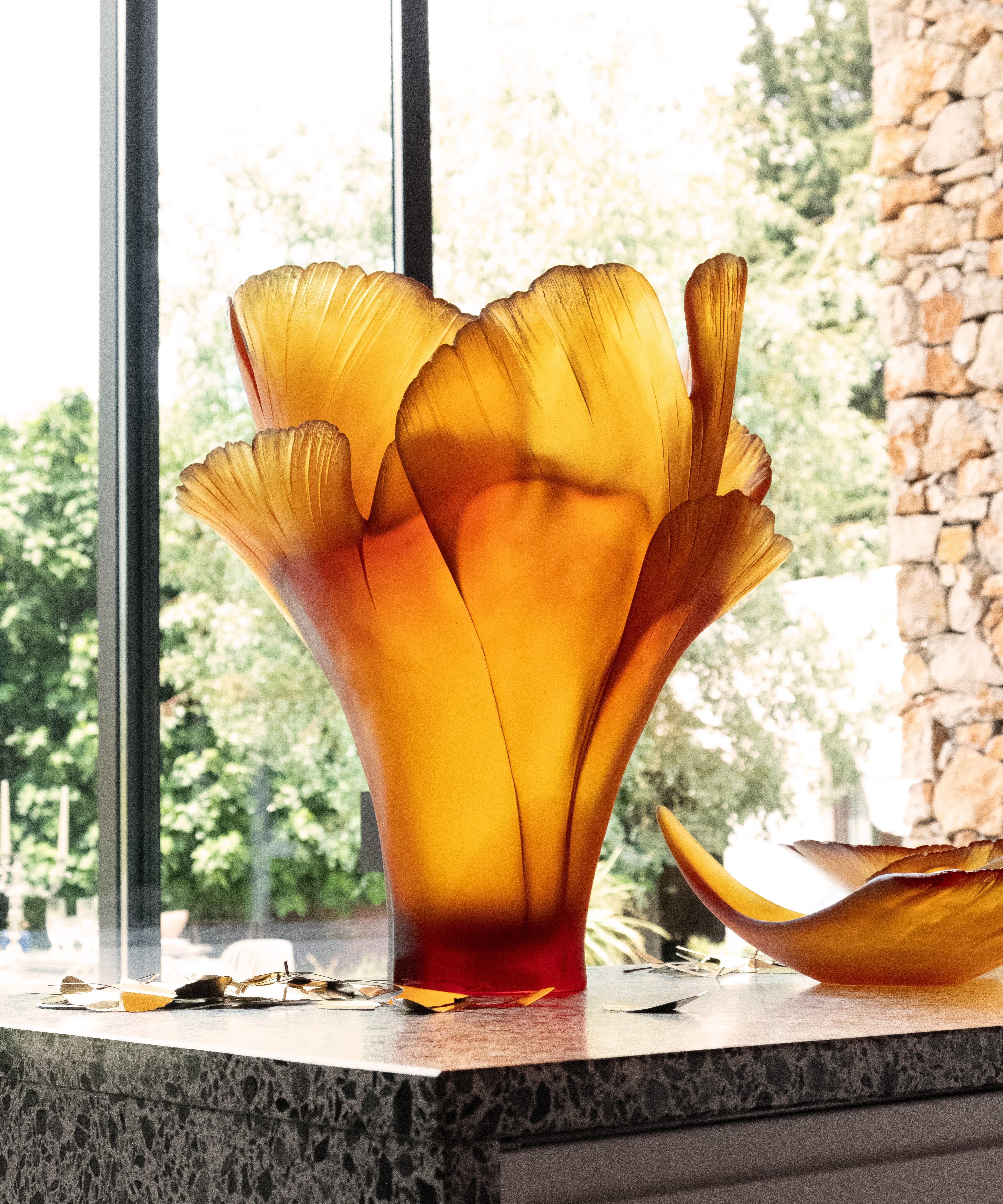 daum-ginkgo-vase-magnum-ambre-99ex image 2