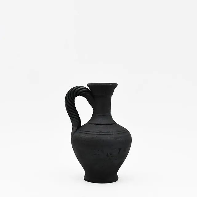 luisa-paix-o-bisalh-es-petite-carafe-terre-cuite-noire-16-cm image 1