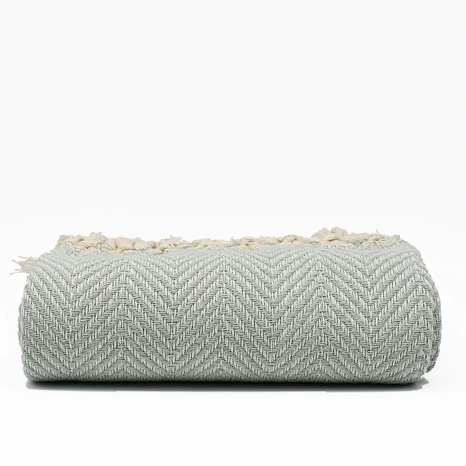 luisa-paix-o-plaid-chevrons-coton-200x135-cm-vert-d-eau image 1