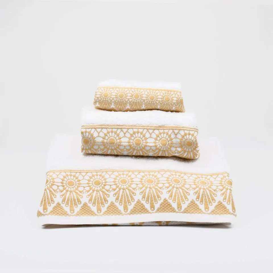 luisa-paix-o-linge-parure-de-bain-600g-blanc-dor-3-pcs image 1