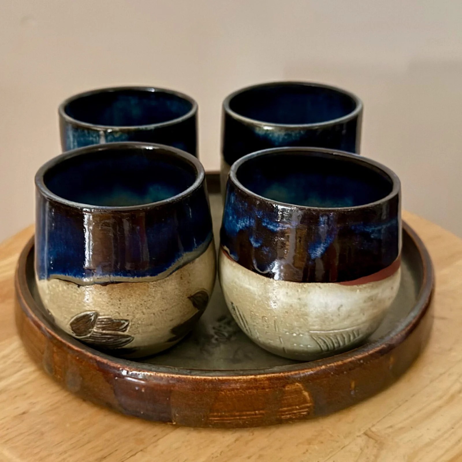 l-atelier-c-4-tasses-gr-s-beige-bleue-plateau-15-cl image 1