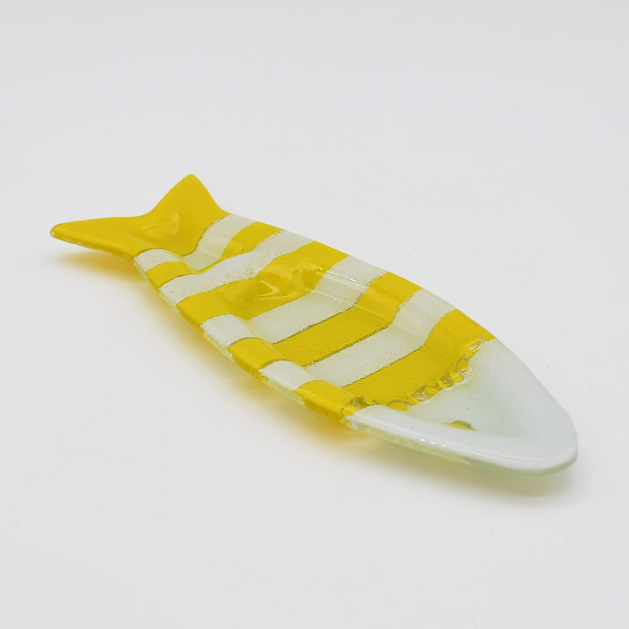 luisa-paix-o-vaisselle-portugaise-coupe-olive-verre-jaune-sardine-23-cm image 3