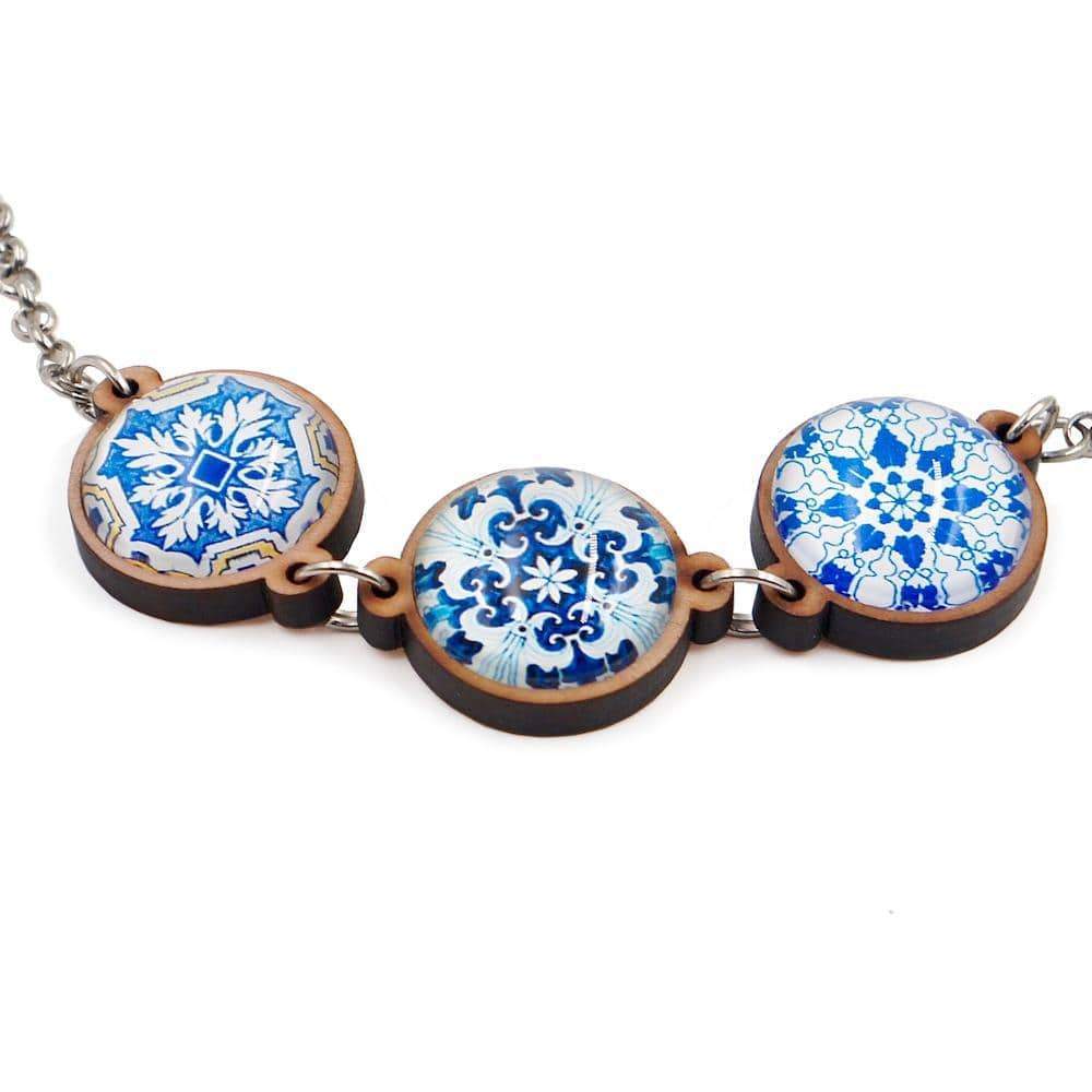 luisa-paix-o-bijoux-du-portugal-collier-3-pendentifs-azulejos-m-tal image 3